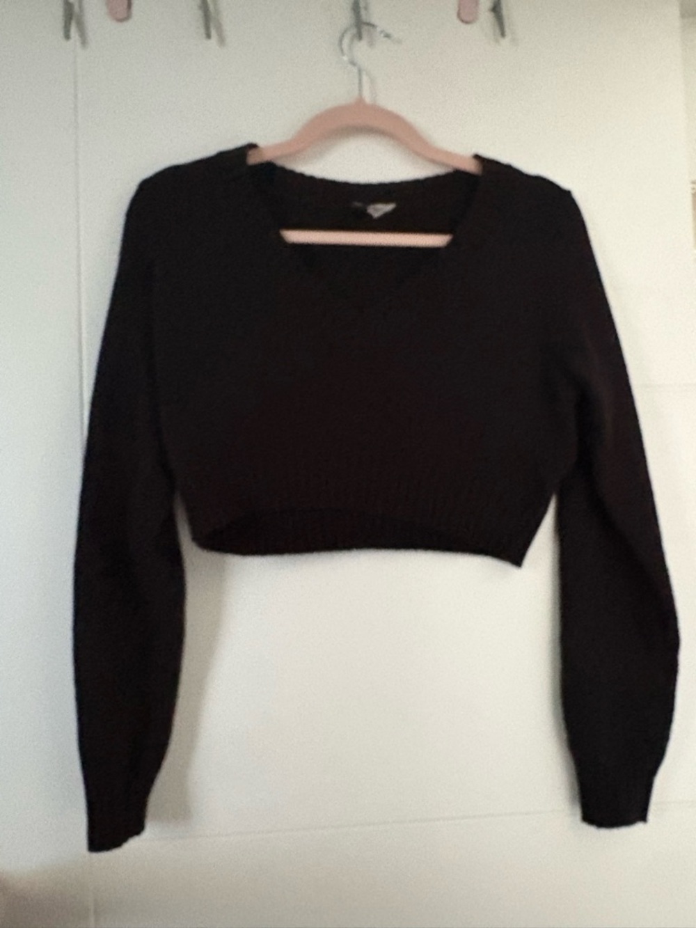 H&M Black Knit Cropped V-Neck Sweater